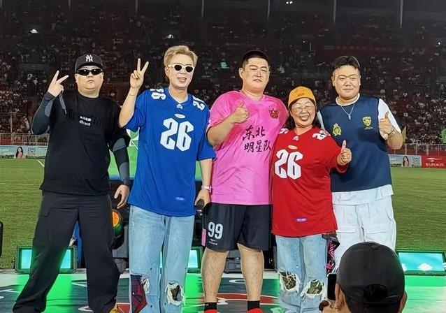 忙得脚不沾 忙得脚不沾